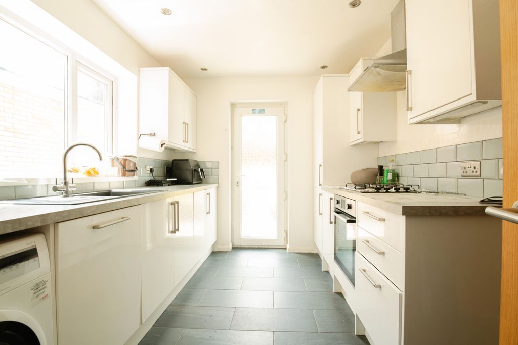 Property photo 3 of 14 Kitchen