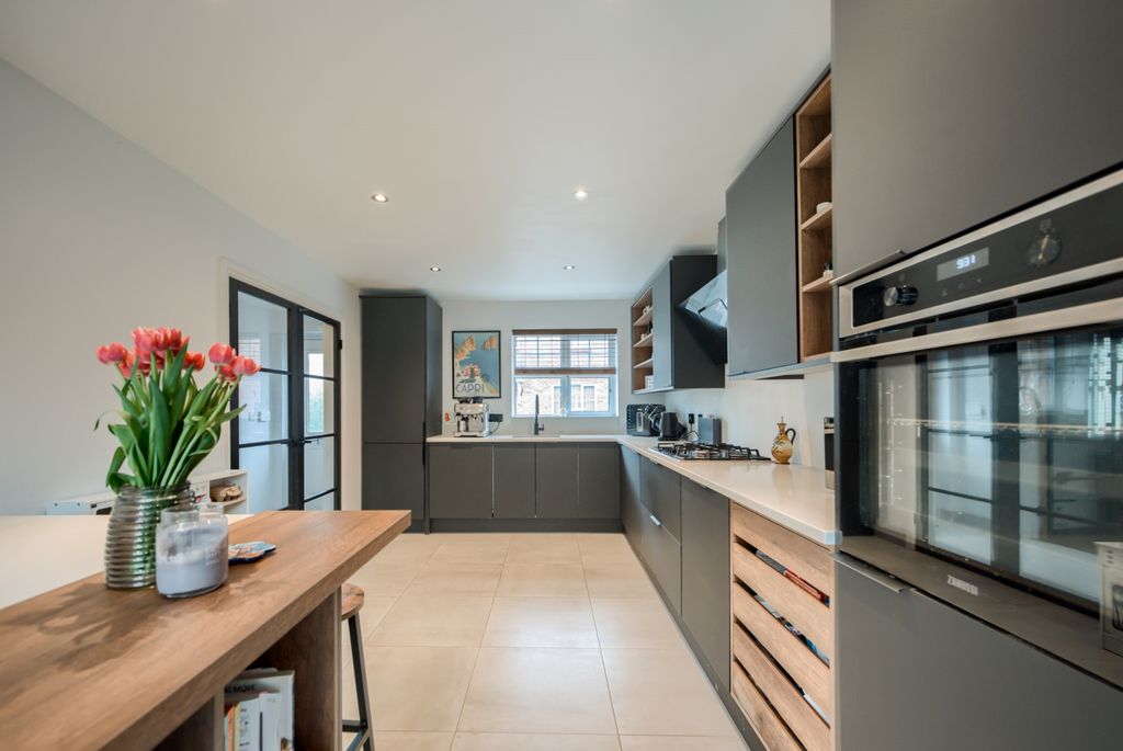 Property photo 2 of 23 Xt5A7477-Hdr(3)