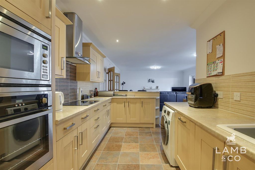 Property photo 3 of 22