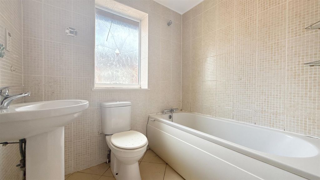 Property photo 1 of 11 4Bd0Cfc76F179E2730Fdd74Ddac8485A9Ac51227.Jpg