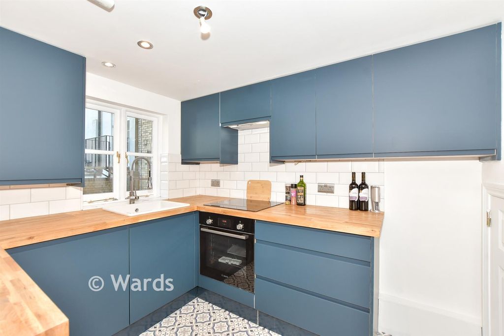 Property photo 2 of 12 Kitchen