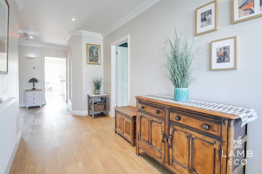 Property photo 2 of 29 Entrance Hall