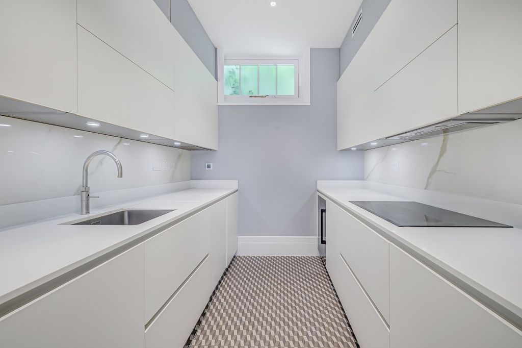 Property photo 3 of 18 Picture No. 07