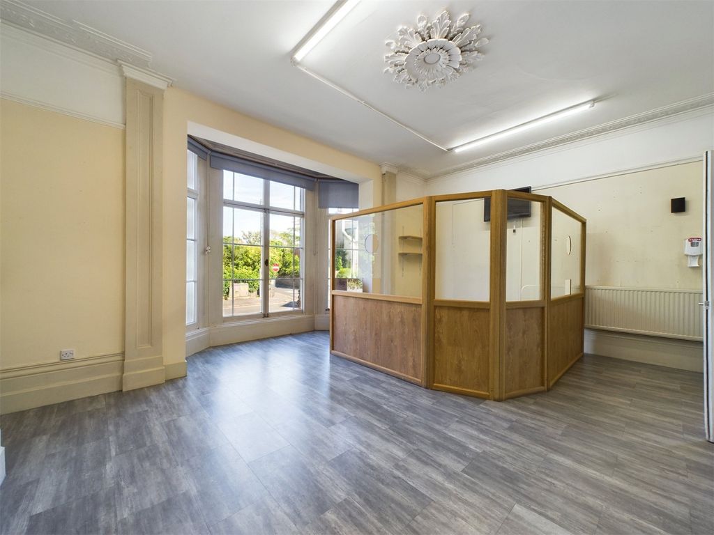 Property photo 2 of 10 Picture No. 15