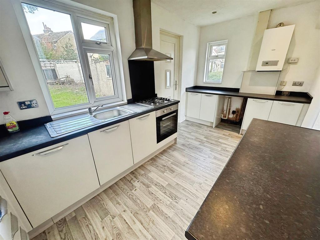 Property photo 3 of 10 Dining Kitchen