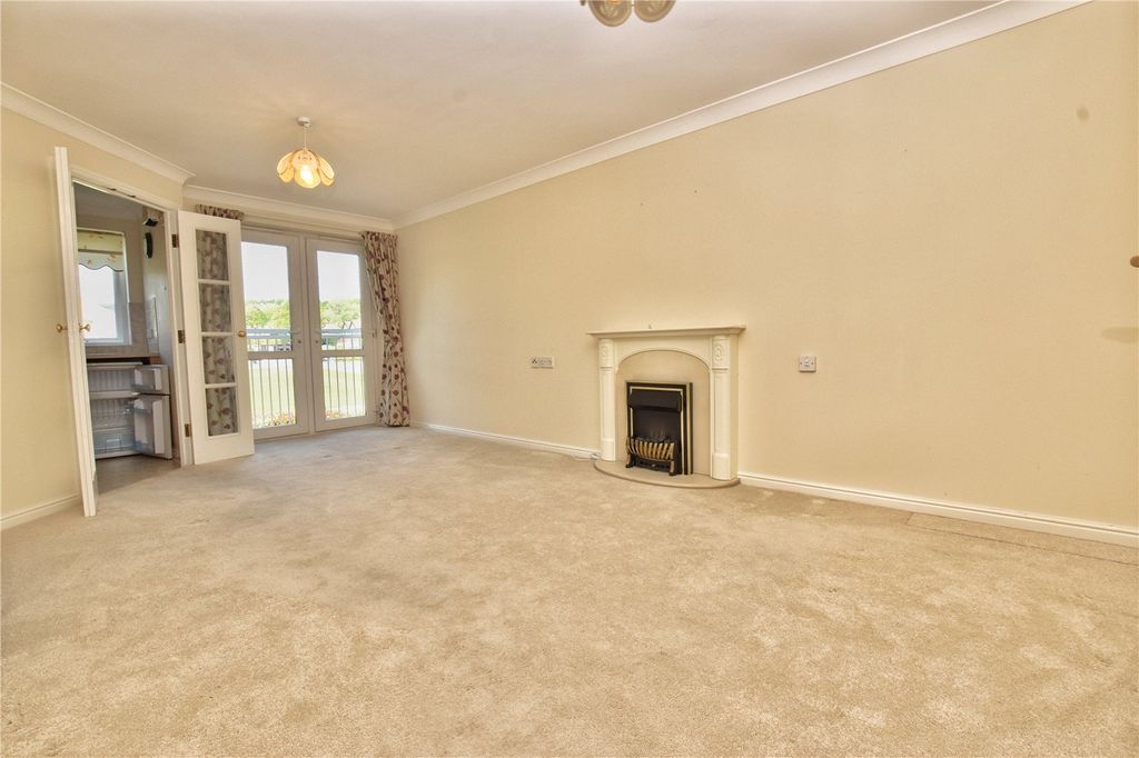 Property photo 3 of 13 Lounge
