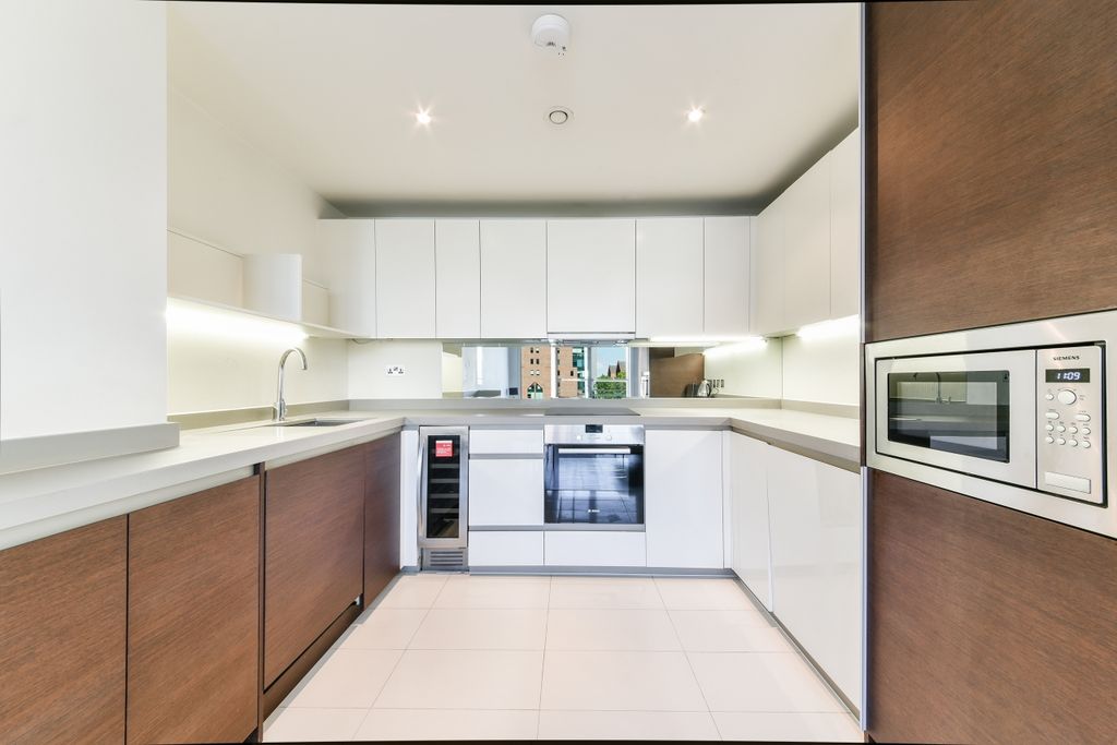 Property photo 3 of 9 Kitchen
