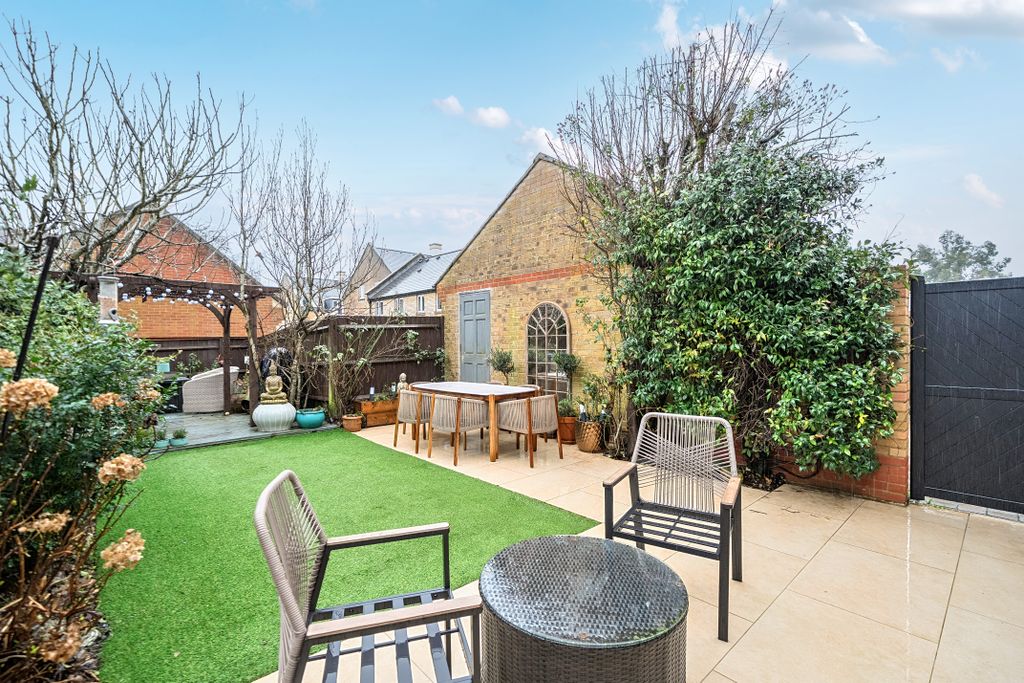 Property photo 2 of 19