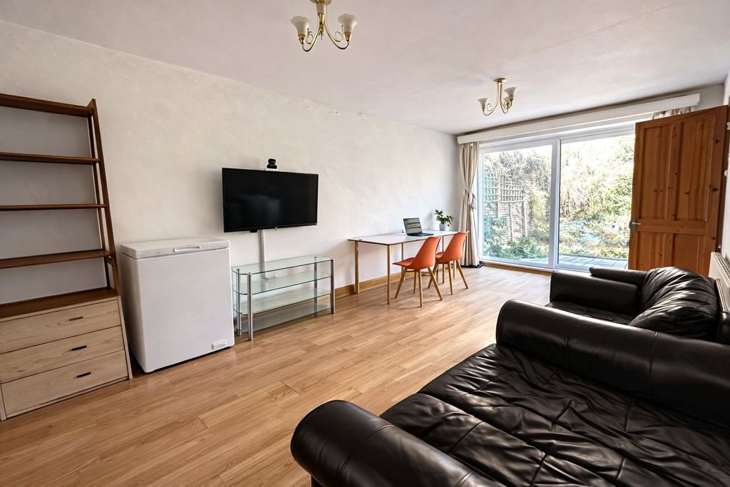 Property photo 2 of 12 Picture 2