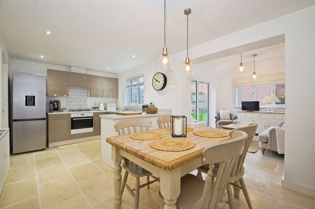 Property photo 2 of 26