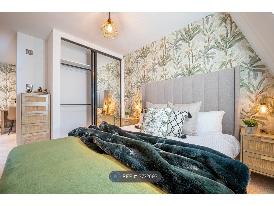 Property photo 2 of 17 Studio 7