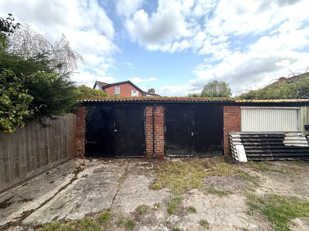 Property photo 1 of 12 Garages At Palmerstonm Rd.Jpg
