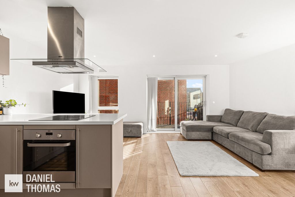 Property photo 3 of 16