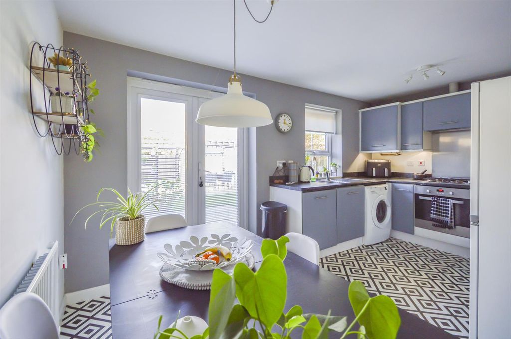 Property photo 3 of 17 Dining Kitchen