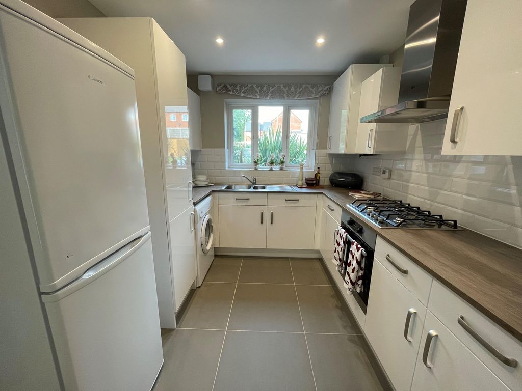 Property photo 1 of 7 Kitchen