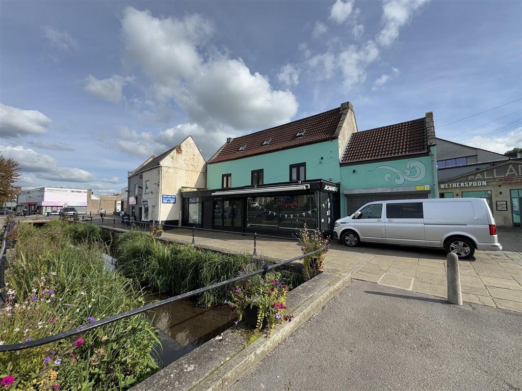 Property photo 1 of 13 High Street