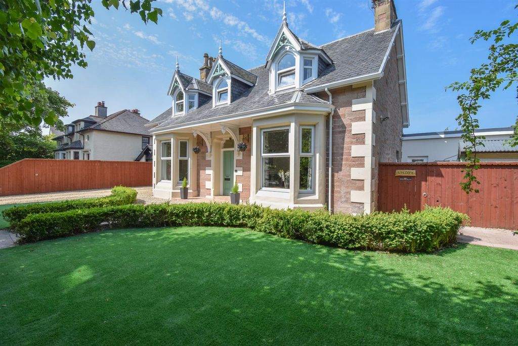 Property photo 3 of 49