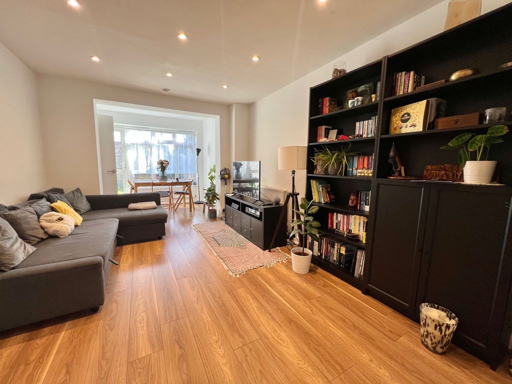 Property photo 1 of 11 Photo 7