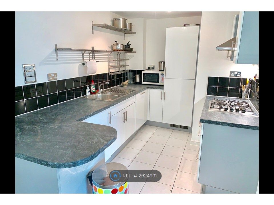Property photo 3 of 8 Modern Kitchen