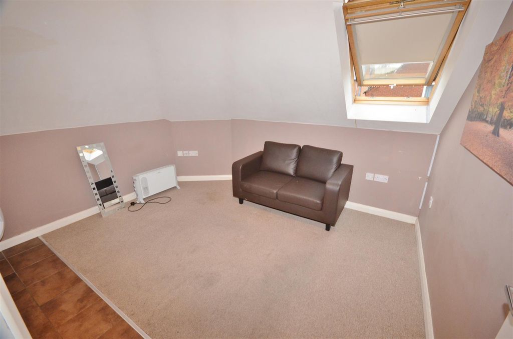 Property photo 2 of 5 Lounge