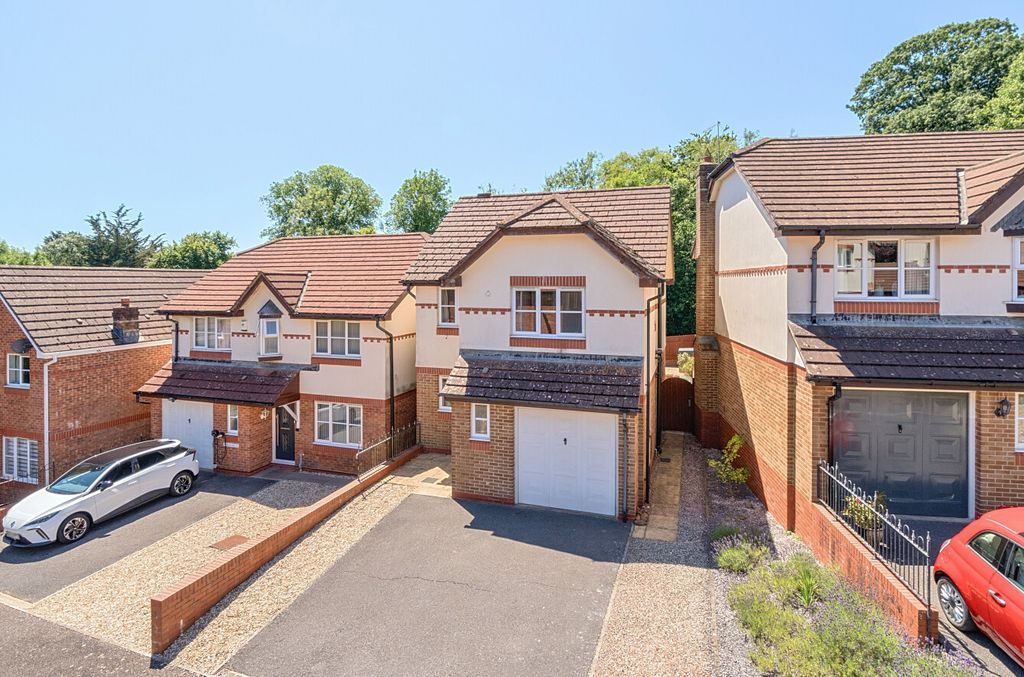 Property photo 1 of 19 Outside