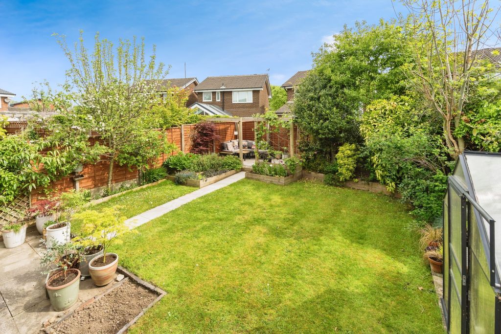 Property photo 2 of 15 Garden