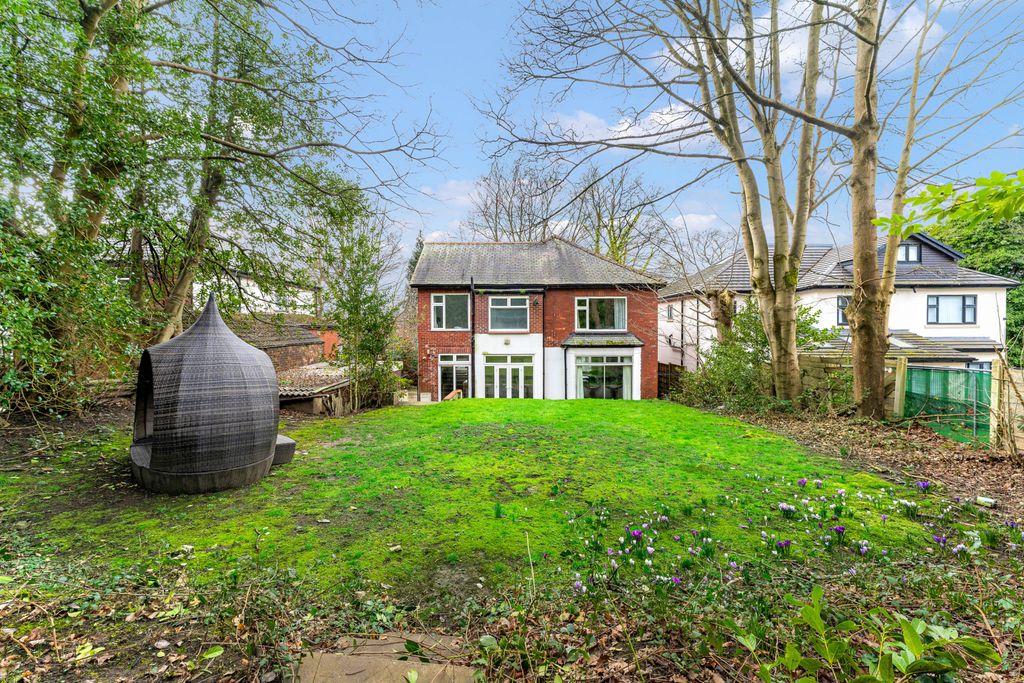 Property photo 1 of 42 Bury Old Road, Prestwich, M25 0Er