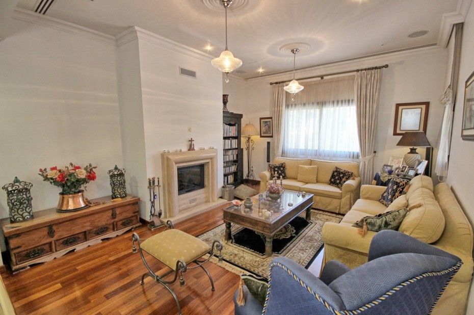 Property photo 2 of 47