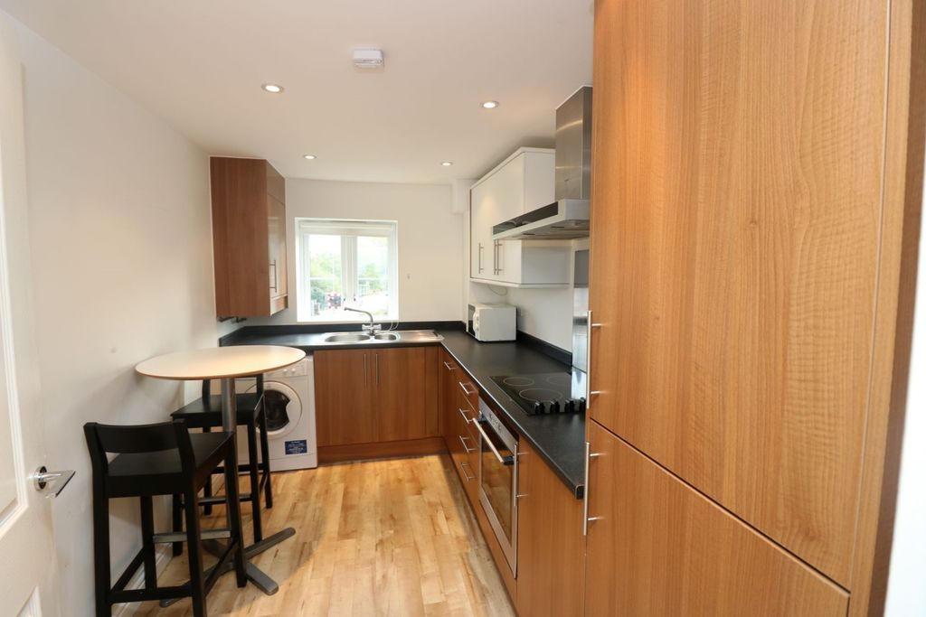 Property photo 3 of 6 Kitchen