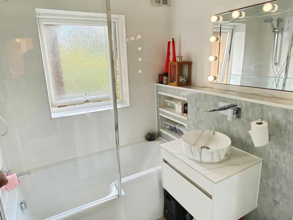 Property photo 3 of 13 75Aaf8A8-Sw3.Jpg