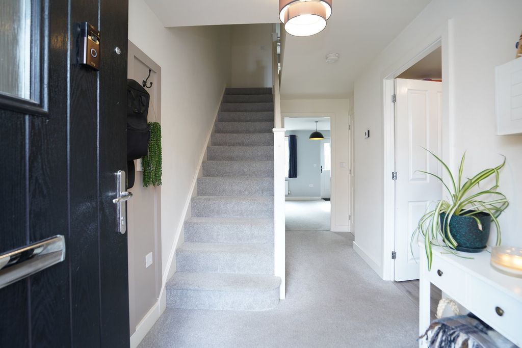 Property photo 2 of 14 Entrance Hall