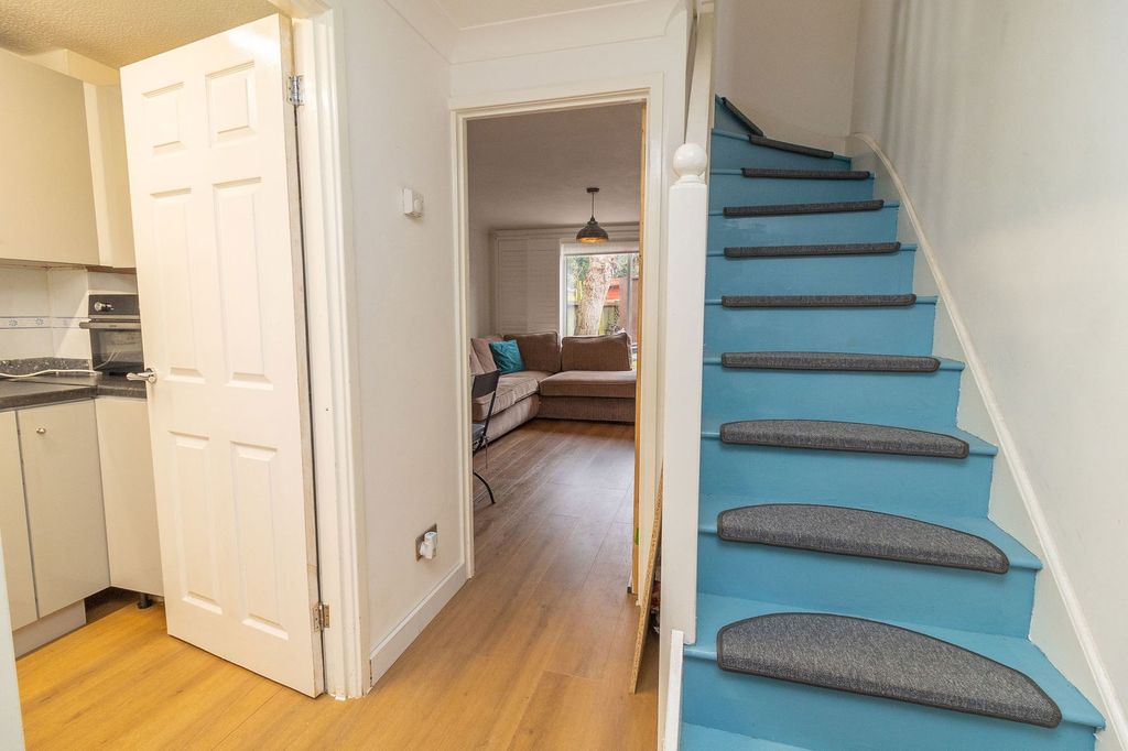 Property photo 2 of 24