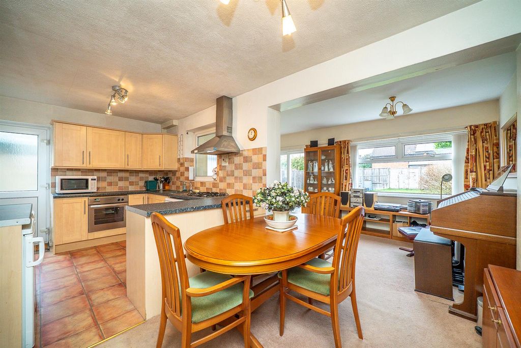 Property photo 3 of 20 Kitchen/Dining Room