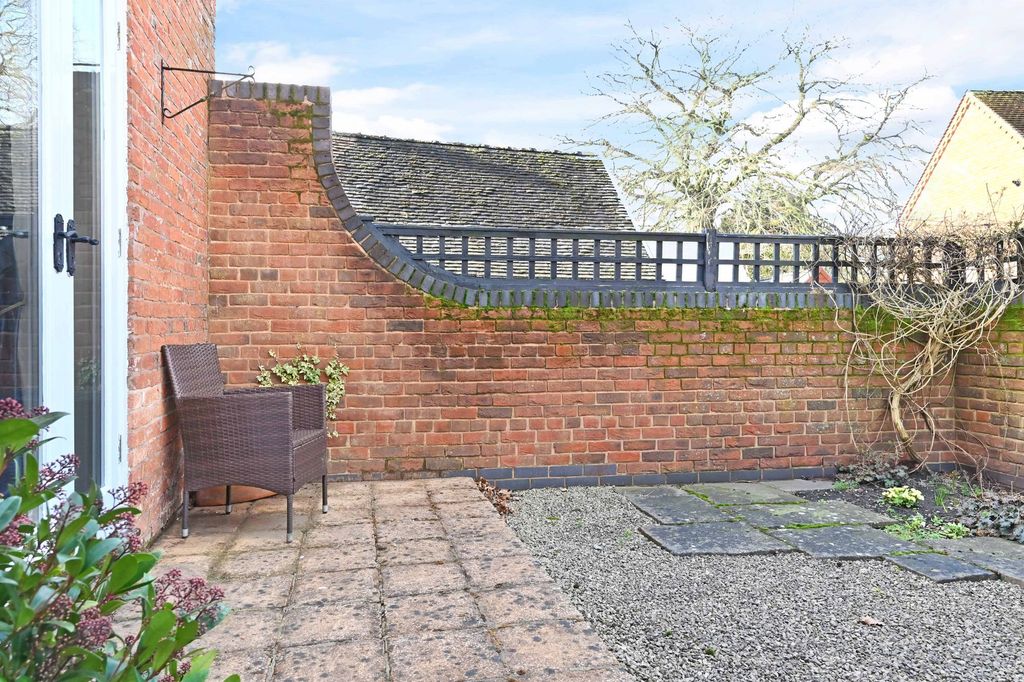 Property photo 2 of 21