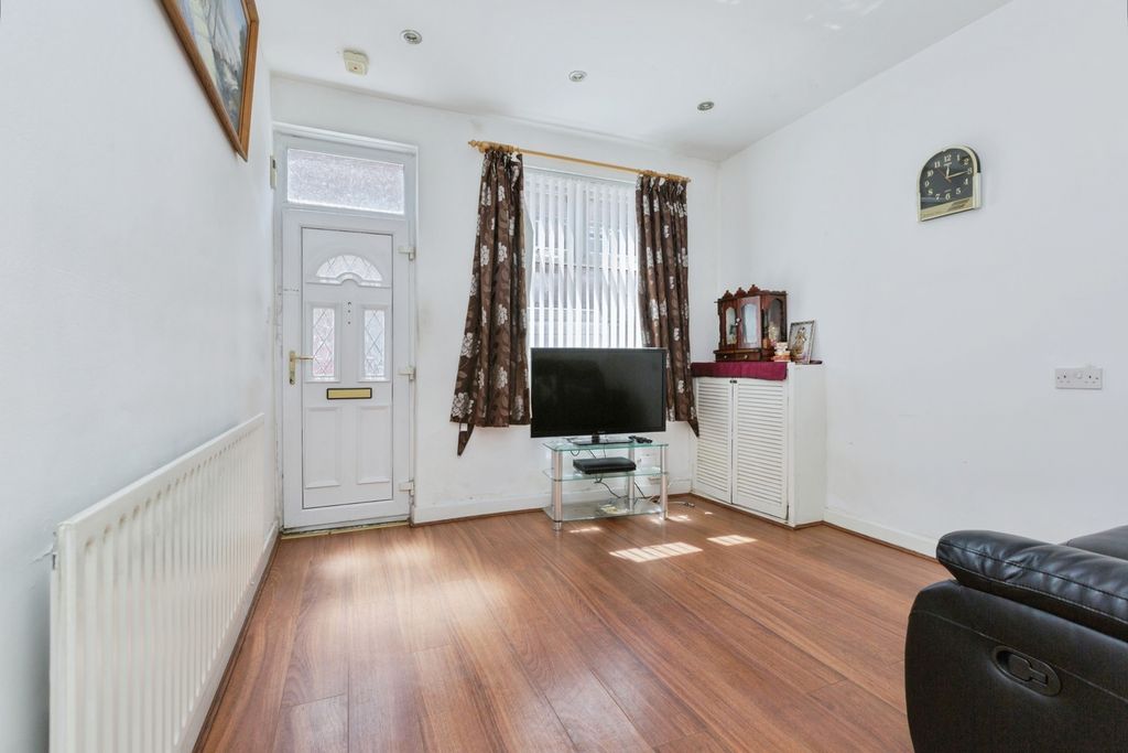 Property photo 2 of 17 Photo