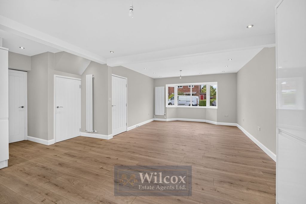 Property photo 2 of 34