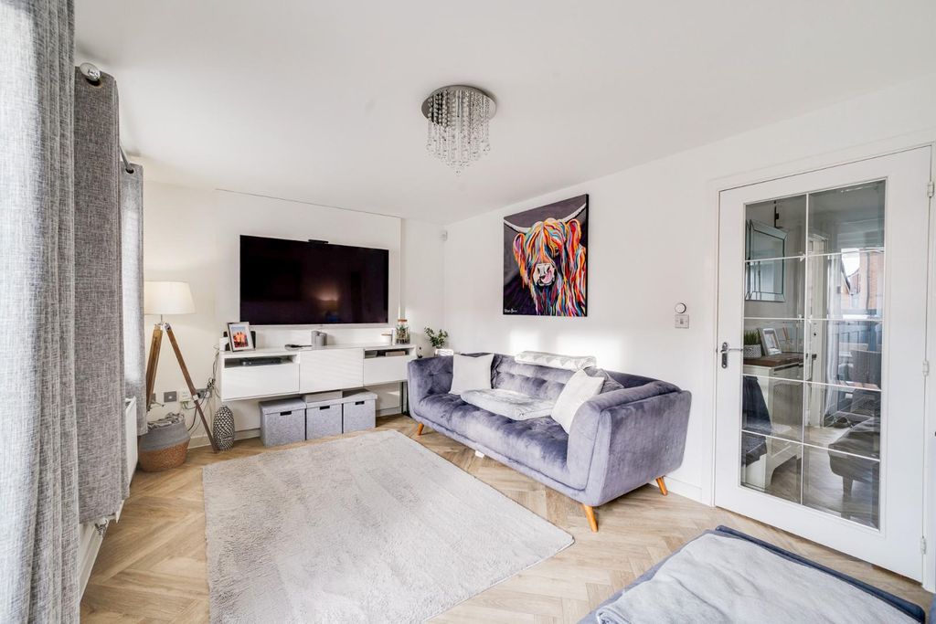 Property photo 2 of 30