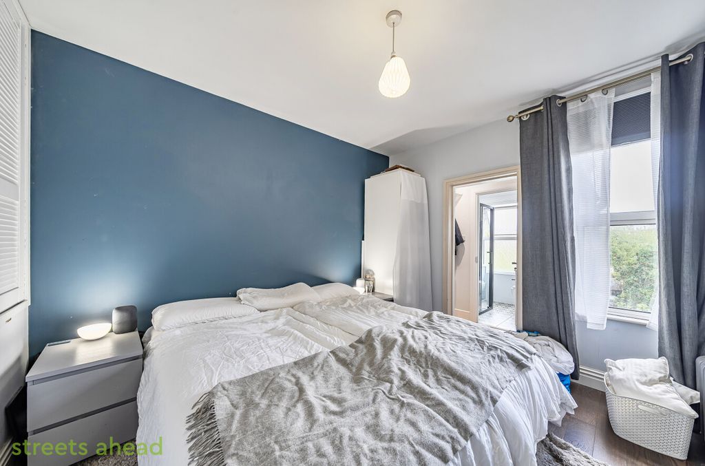 Property photo 2 of 13 Af12E726-6c6F-43A...