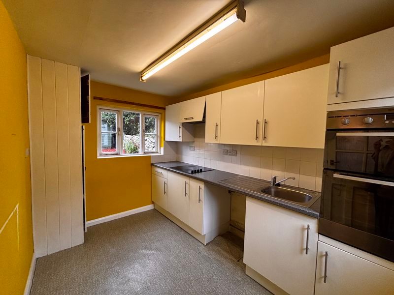 Property photo 3 of 12 Kitchen