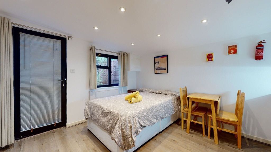 Property photo 1 of 13 Bedroom