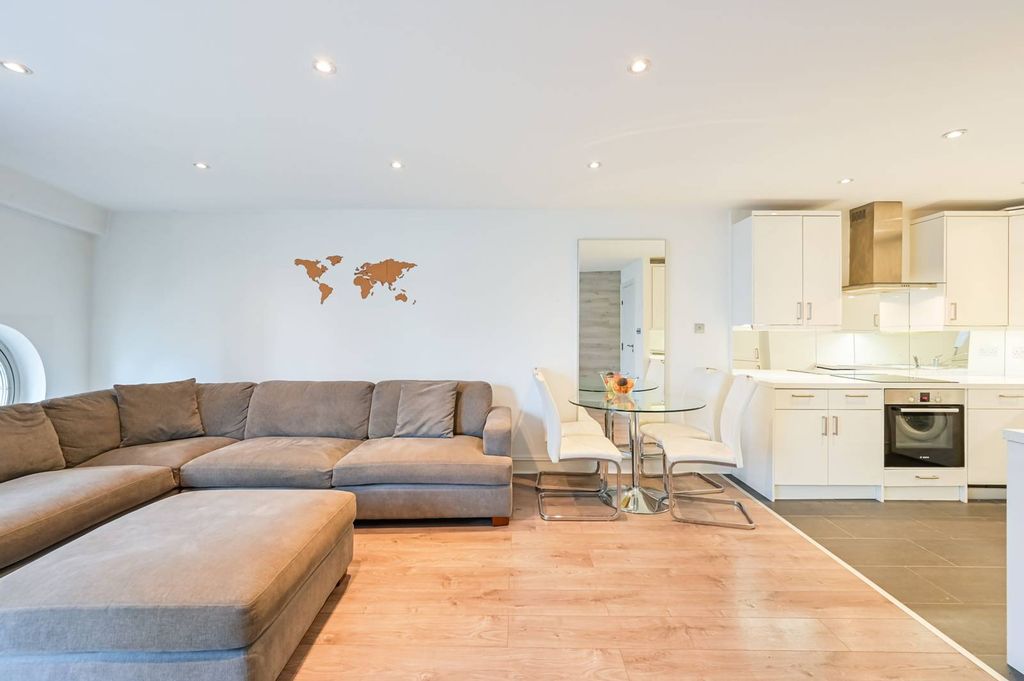 Property photo 2 of 26