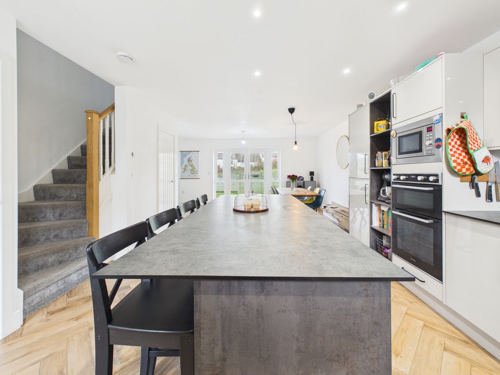 Property photo 2 of 15 Cam05372G0-Pr0131-Still010