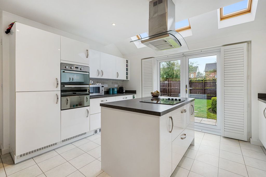 Property photo 2 of 32