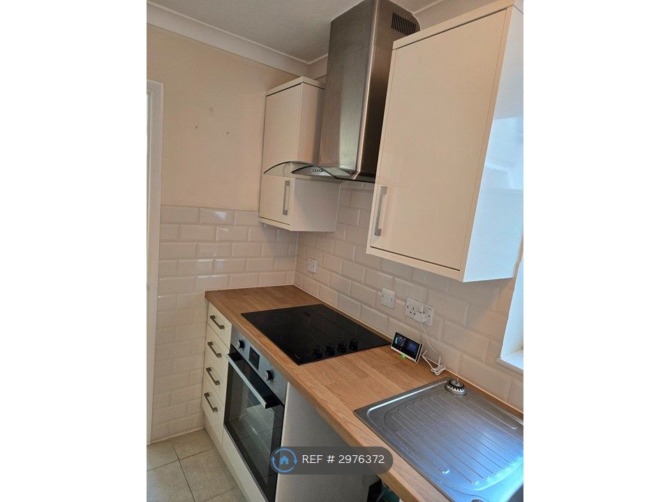 Property photo 3 of 16 Kitchen