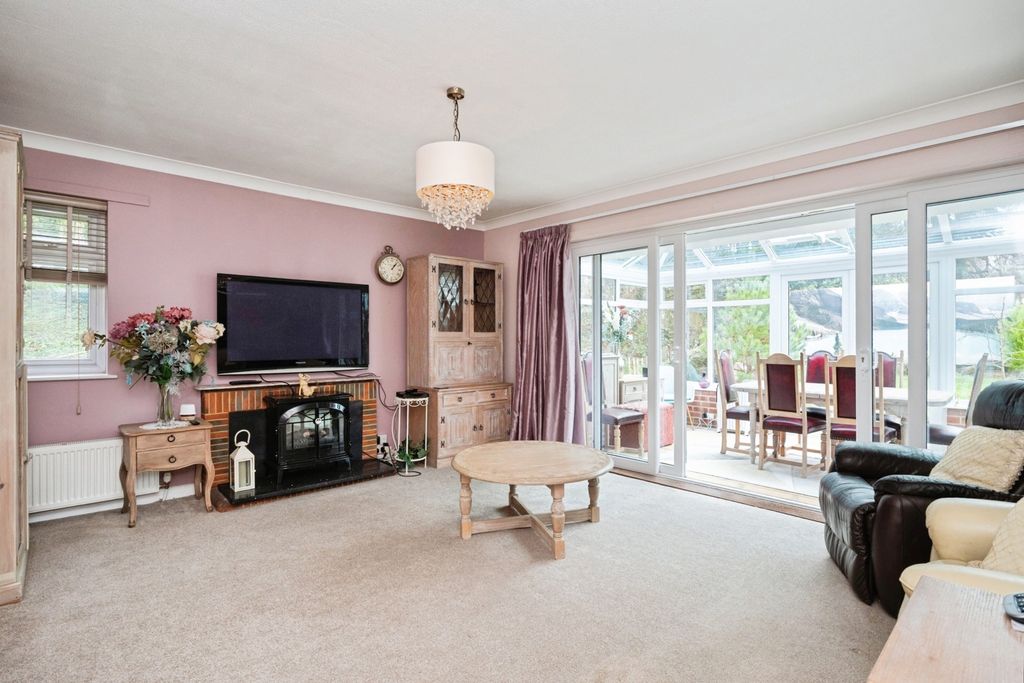 Property photo 2 of 19 Living Room