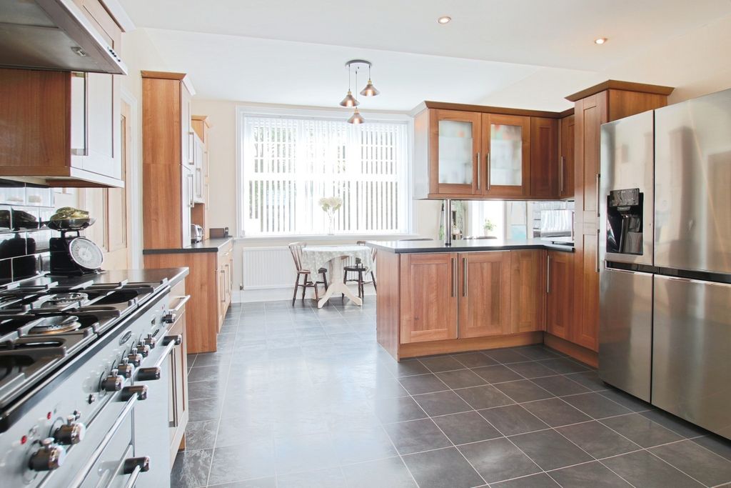 Property photo 3 of 26 4260148