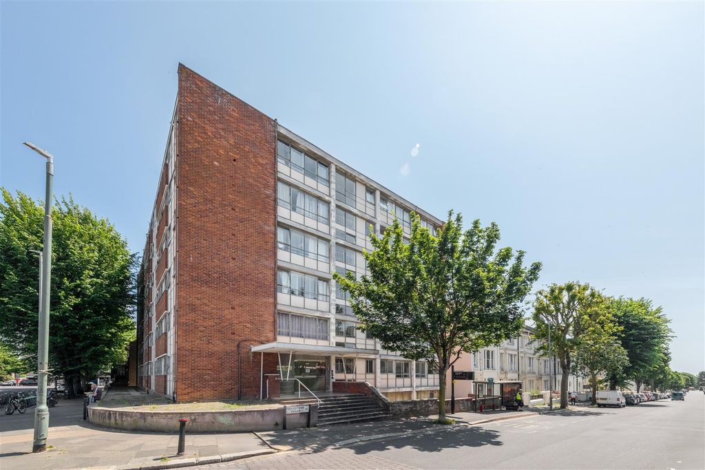 Property photo 1 of 11 4 Cliftonville Court-11.Jpg