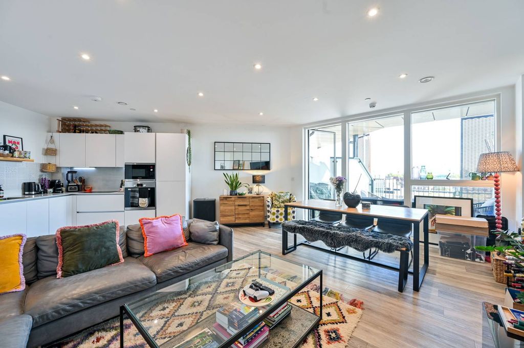 Property photo 2 of 14