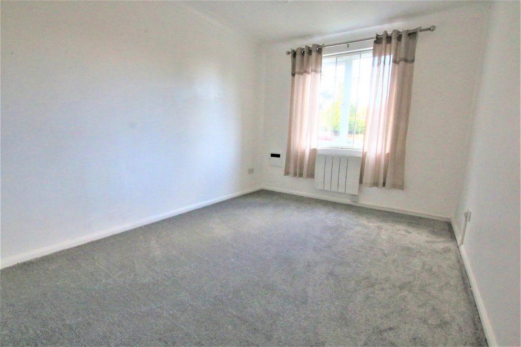 Property photo 3 of 6