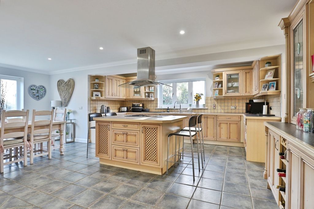 Property photo 3 of 17 Photo